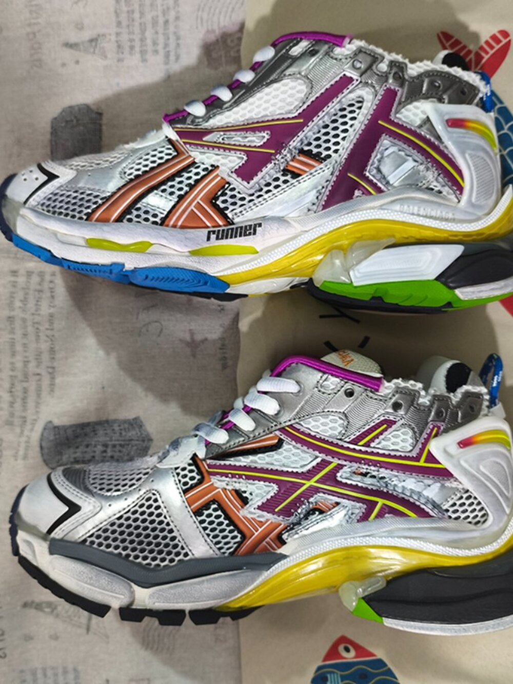 Balenciaga Color-Blocked Chunky Sneakers - Picture 6 of 8